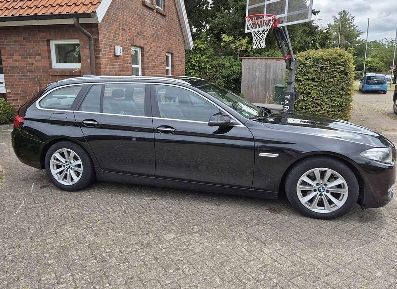 Schwarz Gebraucht 2016 BMW 520 Kombi | 11.900 € (Superpreis) - Bild 1/4