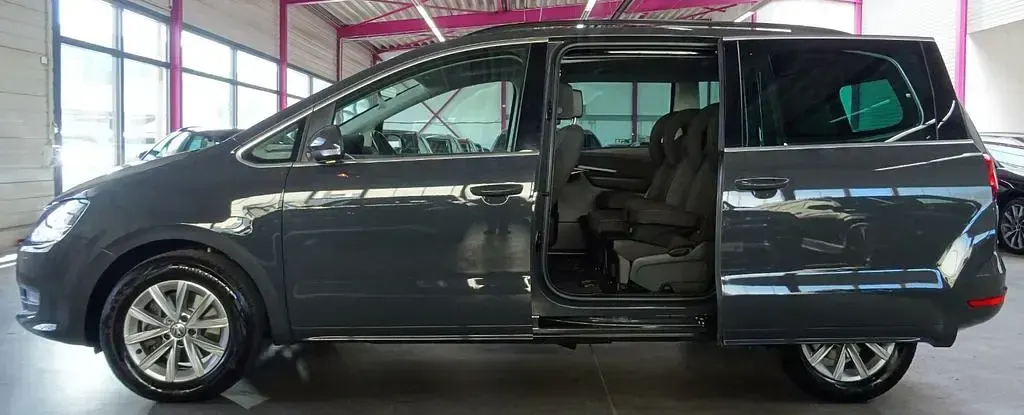 Gebraucht VW Sharan 150 PS (110 kW) 2022 Grau Van / Kleinbus