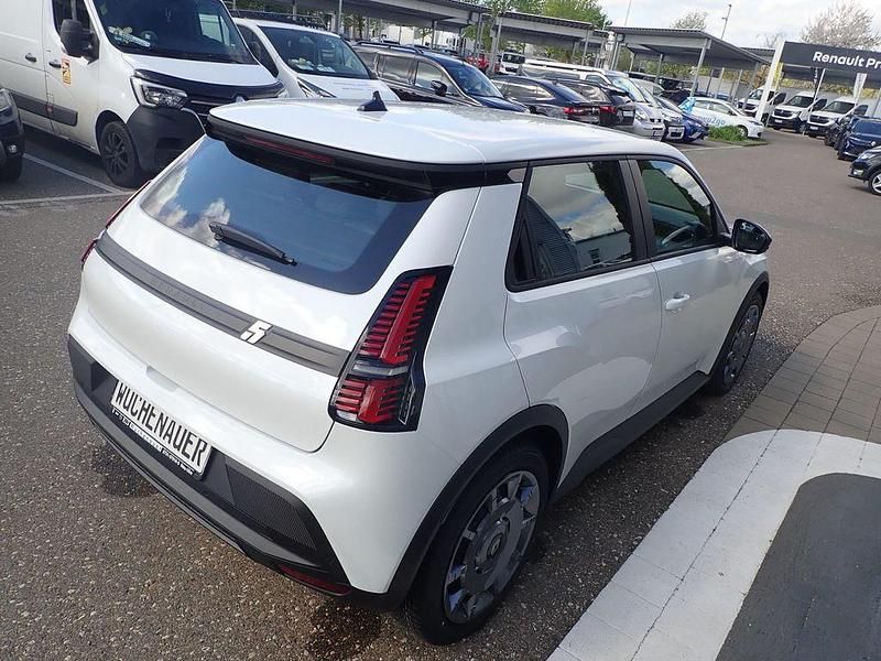 Nouă Renault 5 E-Tech Evolution 110 kW (150 CP) 2026 Alb Berlinǎ