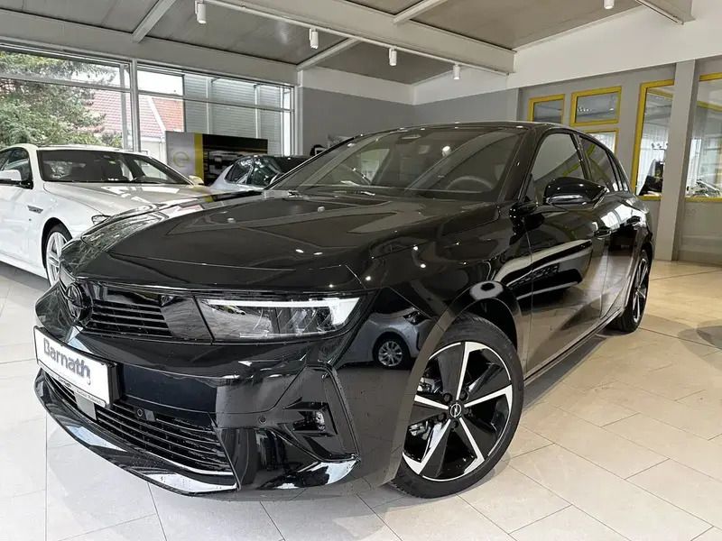 Lackierung schwarz perla nera/typ aussenverkleidung metallic perlmutt Gebraucht 2024 Opel Astra GS Line Limousine | 25.900 € (Fairer Preis) - Bild 1/4