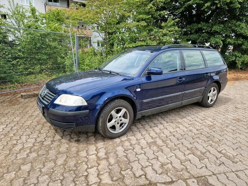 Blau Gebraucht 2003 VW Passat Kombi | 1.750 € (Fairer Preis) - Bild 1/4