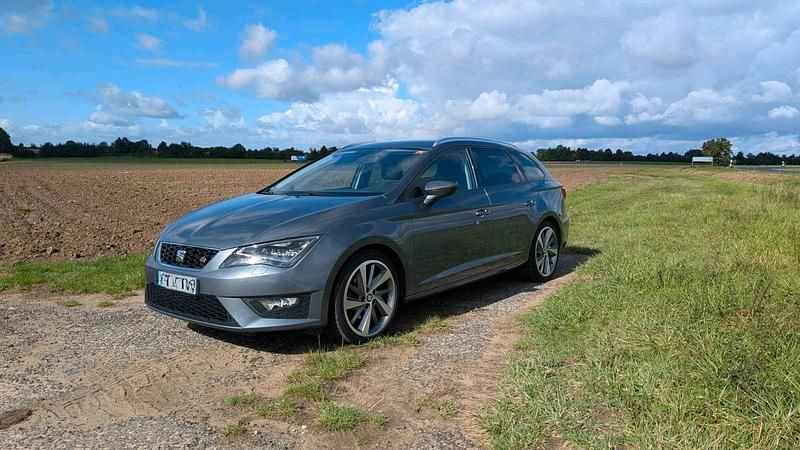 Grau Gebraucht 2015 Seat Leon ST FR Kombi | 9.987 € (Fairer Preis) - Bild 1/4