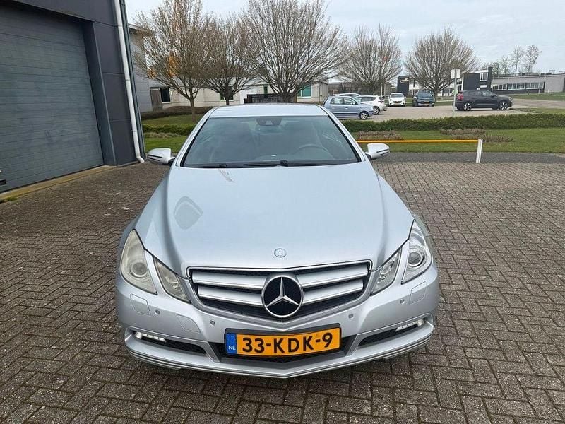 Gebraucht Mercedes E350 Elegance 294 PS (216 kW) 2009 Grau Coupé
