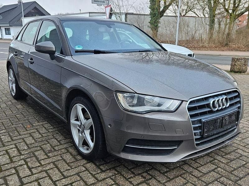 Gebraucht Audi A3 Attraction 105 PS (77 kW) 2013 Grau Limousine