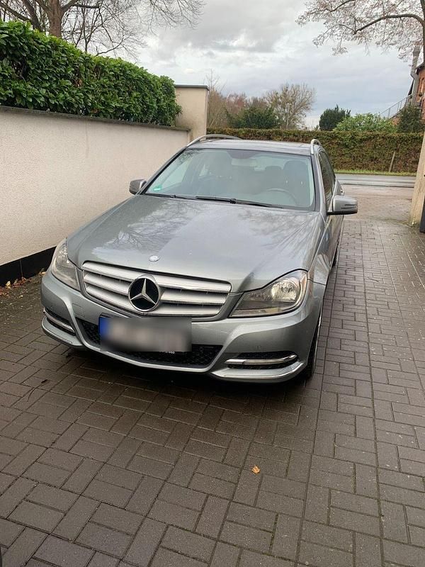Grau Gebraucht 2012 Mercedes C180 Avantgarde Limousine | 6.900 € (Fairer Preis) - Bild 1/4