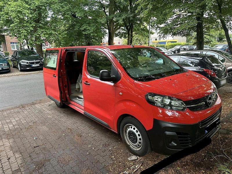 Gebraucht Opel Vivaro 105 PS (77 kW) 2022 Rot Van / Kleinbus