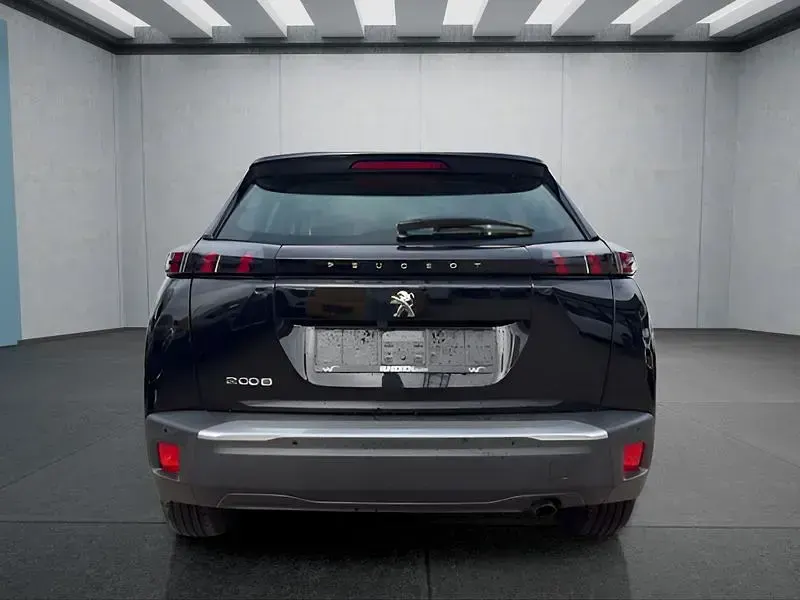 Gebraucht Peugeot 2008 Active 101 PS (74 kW) 2021 Schwarz SUV