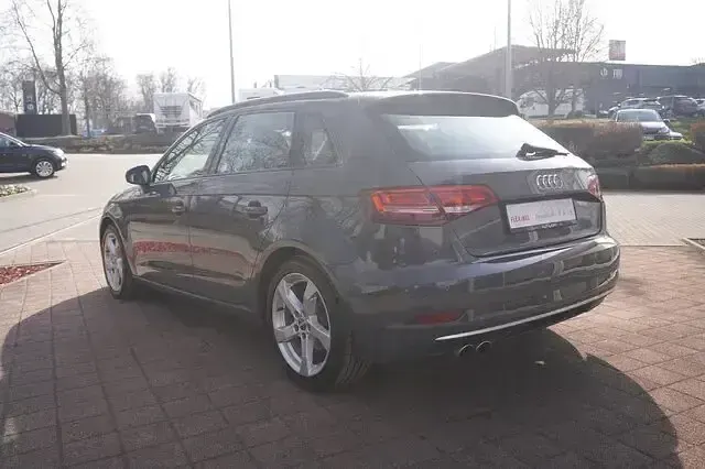 Gebraucht Audi A3 Ambiente 150 PS (110 kW) 2018 Grau Limousine