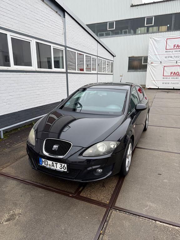 Schwarz Gebraucht 2009 Seat Leon Sport Limousine | 2.800 € (Fairer Preis) - Bild 1/4
