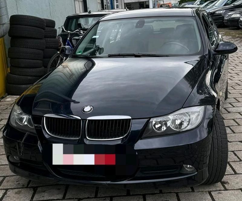 Blau Gebraucht 2006 BMW 318 Limousine | 2.400 € (Guter Preis) - Bild 1/4