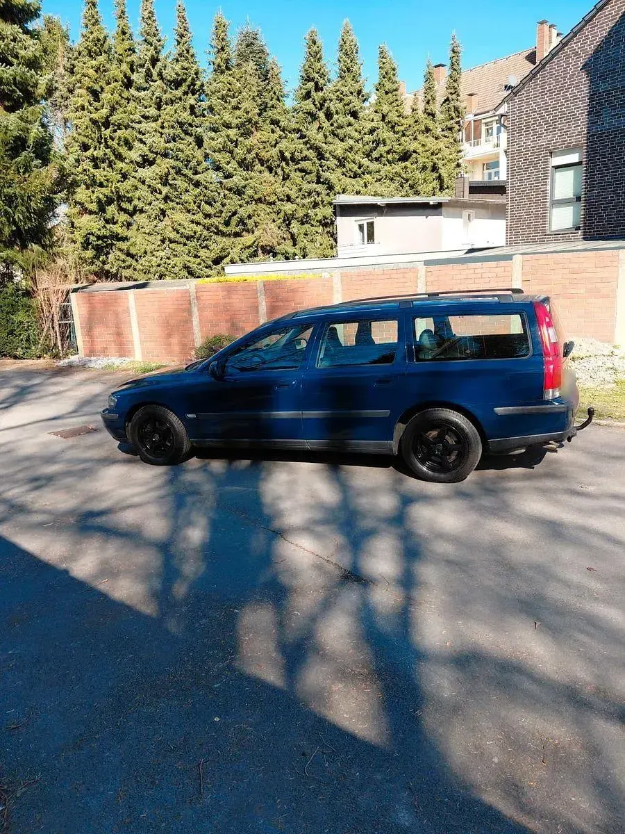 Używany Volvo V70 140 KM (102 kW) 2001 Niebieski Kombi