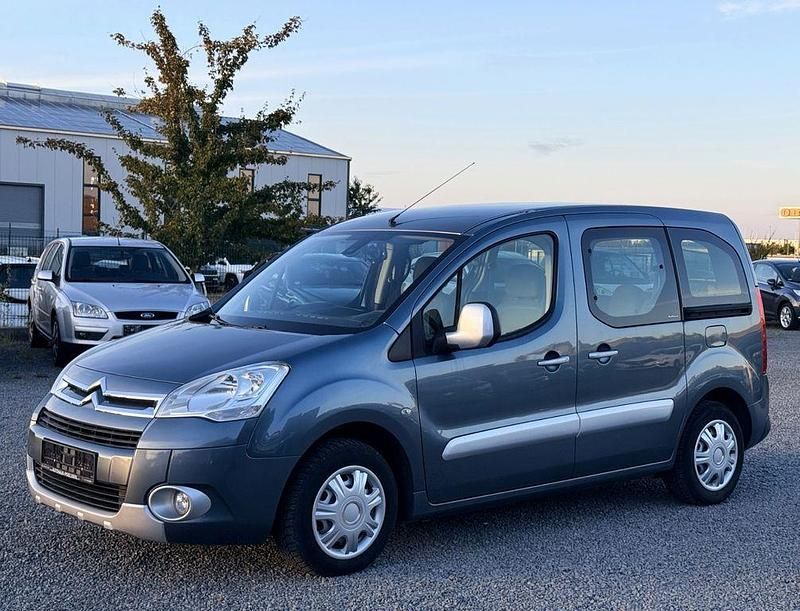 Grau Gebraucht 2012 Citroën Berlingo SELECTION Van / Kleinbus | 6.450 € (Guter Preis) - Bild 1/4
