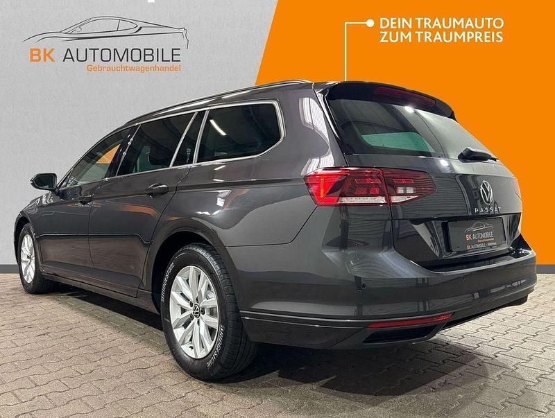 Gebraucht VW Passat 150 PS (110 kW) 2022 Grau Limousine