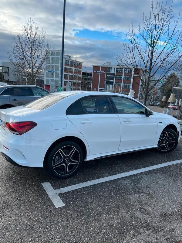 Weiß Gebraucht 2021 Mercedes A250 Limousine | 29.200 € (Etwas zu teuer) - Bild 1/4