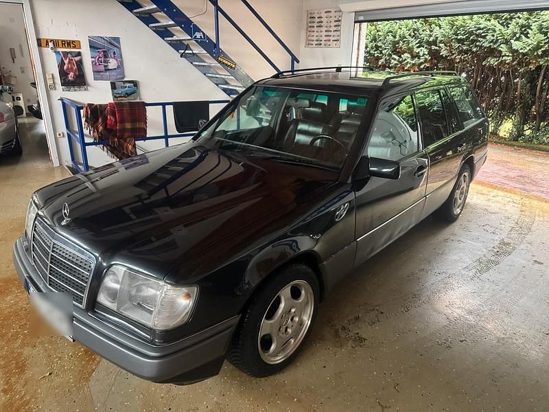 Gebraucht Mercedes 300 147 PS (108 kW) 1994 Schwarz Kombi