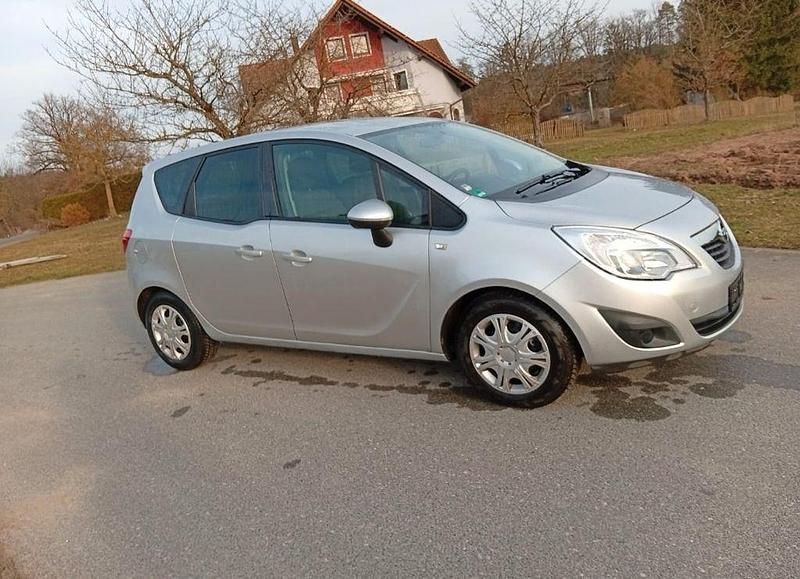 Gebraucht Opel Meriva Selection 101 PS (74 kW) 2011 Silber Van / Kleinbus