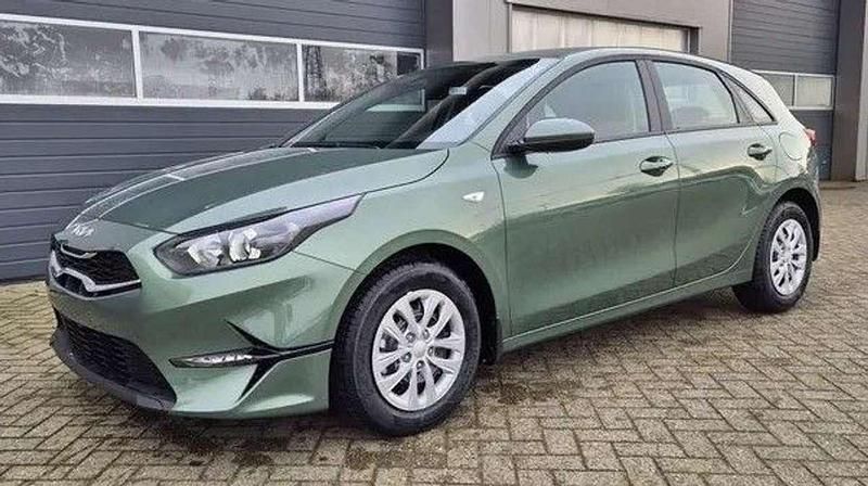 Neu Kia Ceed 140 PS (102 kW) 2025 Verschiedene farben Kleinwagen