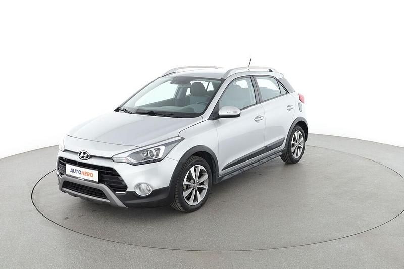 Silber Gebraucht 2016 Hyundai i20 Trend Limousine | 11.900 € (Fairer Preis) - Bild 1/3