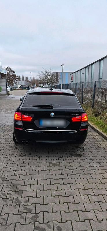 Gebraucht BMW 520 184 PS (135 kW) 2011 Schwarz Kombi