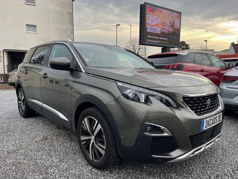 Grau Gebraucht 2019 Peugeot 5008 Allure Van / Kleinbus | 19.992 € (Fairer Preis) - Bild 1/4