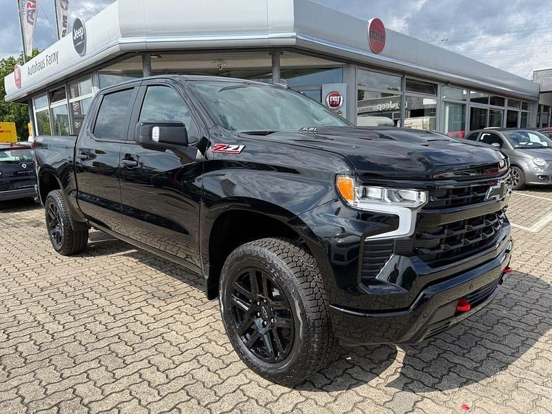 Neu Chevrolet Silverado LT 426 PS (313 kW) 2025 Schwarz SUV