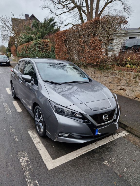 Grau Gebraucht 2021 Nissan Leaf N-Connecta Kleinwagen | 14.800 € (Guter Preis) - Bild 1/4