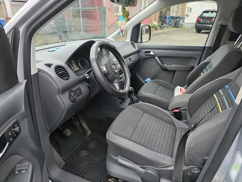 Usata VW Caddy 75 CV (55 kW) 2015 Argento Monovolume