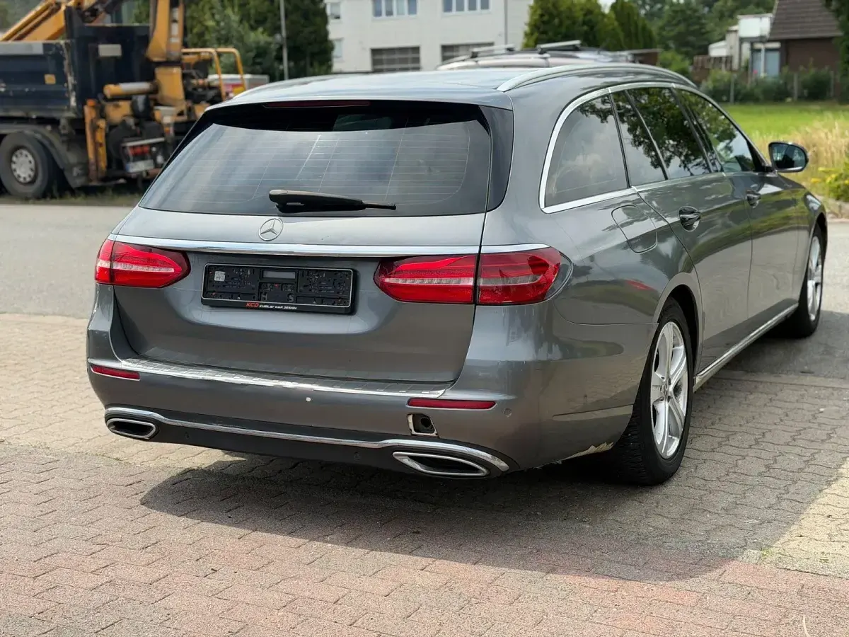 Gebraucht Mercedes E220 Avantgarde 194 PS (142 kW) 2019 Beige Kombi
