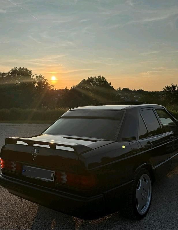 Blau Gebraucht 1990 Mercedes 190 Limousine | 3.000 € - Bild 1/4