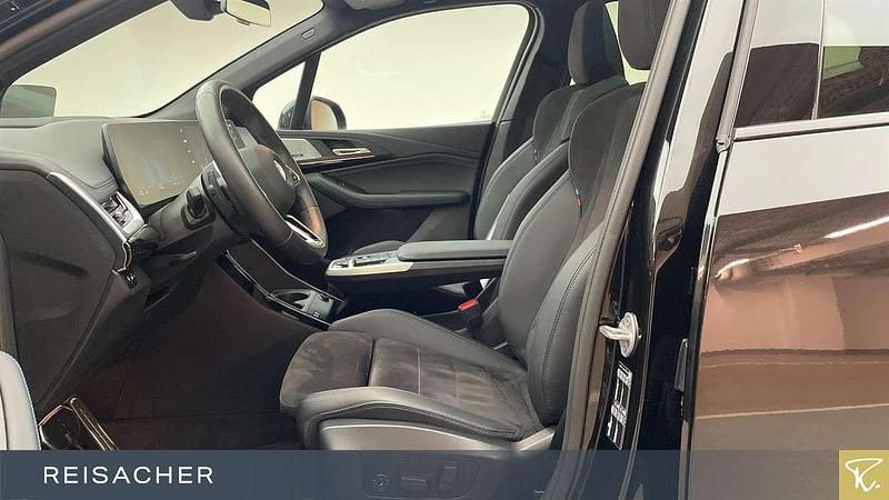 Gebraucht BMW 220 M Sport 150 PS (110 kW) 2025 Saphirschwarz metallic Van / Kleinbus