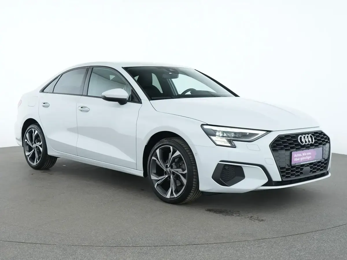 Gebraucht Audi A3 Ambiente 150 PS (110 kW) 2024 Gletscherweiss Limousine