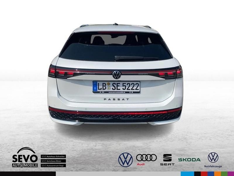 Gebraucht VW Passat R-line 150 PS (110 kW) 2024 Weiß Kombi
