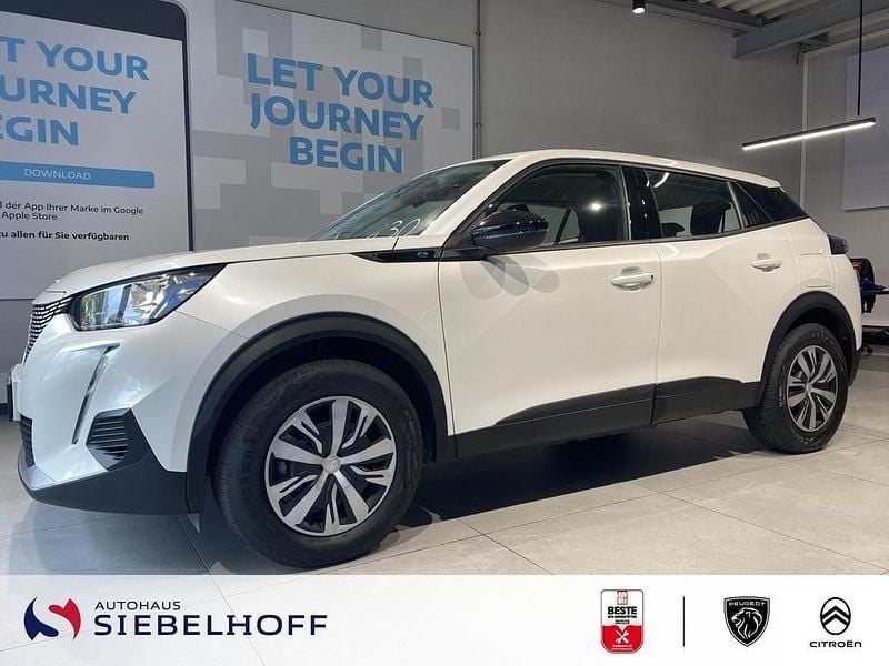Perlmutt weiss Gebraucht 2022 Peugeot e-2008 Active SUV | 15.795 € (Superpreis) - Bild 1/4