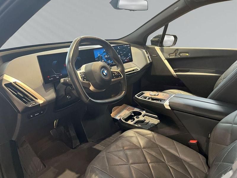 Gebraucht BMW iX Sport Line 384 kW (523 PS) 2023 Black sapphire metallic SUV