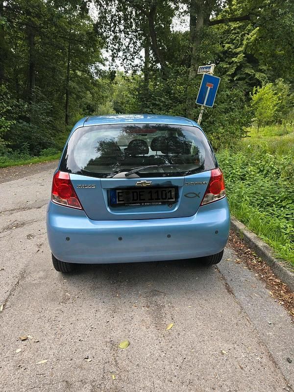 Blau Gebraucht 2005 Chevrolet Kalos Kleinwagen | 2.299 € - Bild 1/4