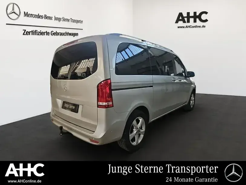 Gebraucht Mercedes V300 237 PS (174 kW) 2022 Brillantsilber metallic Van / Kleinbus