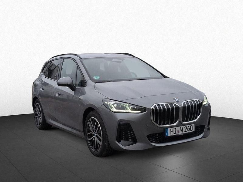 Gebraucht BMW 223 Active Tourer M Sport 197 PS (144 kW) 2025 Skyscraper grau (grau) Van / Kleinbus