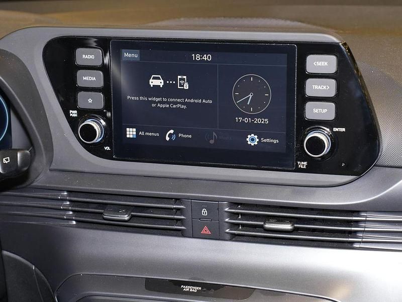 Gebraucht Hyundai i20 Trend 101 PS (74 kW) 2023 Dragon red Kleinwagen