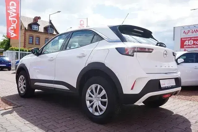 Gebraucht Opel Mokka Basis 101 PS (74 kW) 2022 Jade weiss/arktis weiss SUV