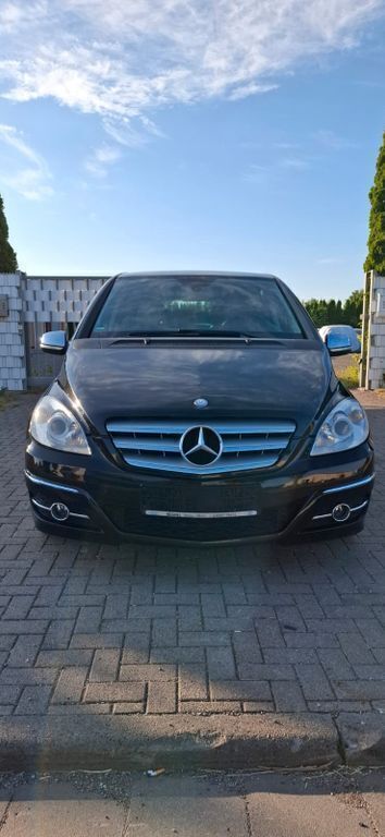 Schwarz Gebraucht 2010 Mercedes B180 Van / Kleinbus | 2.150 € (Guter Preis) - Bild 1/4
