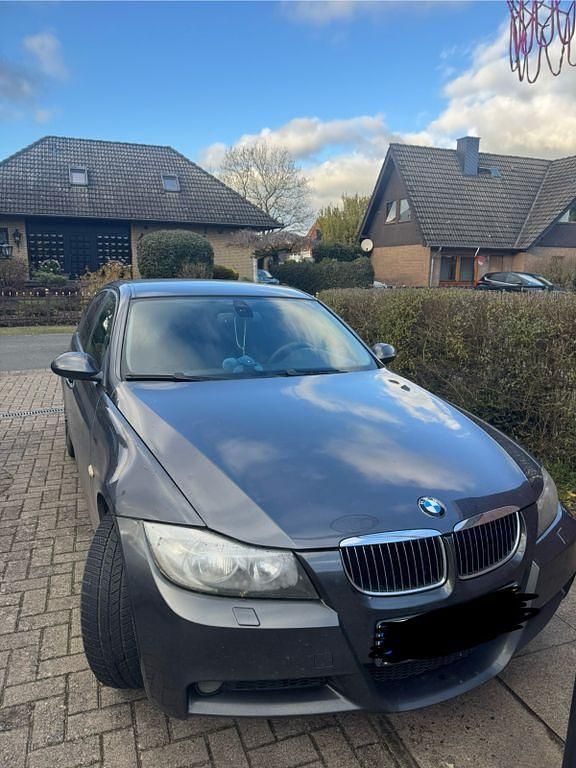 Grau Gebraucht 2007 BMW 318 Limousine | 3.000 € (Guter Preis) - Bild 1/4