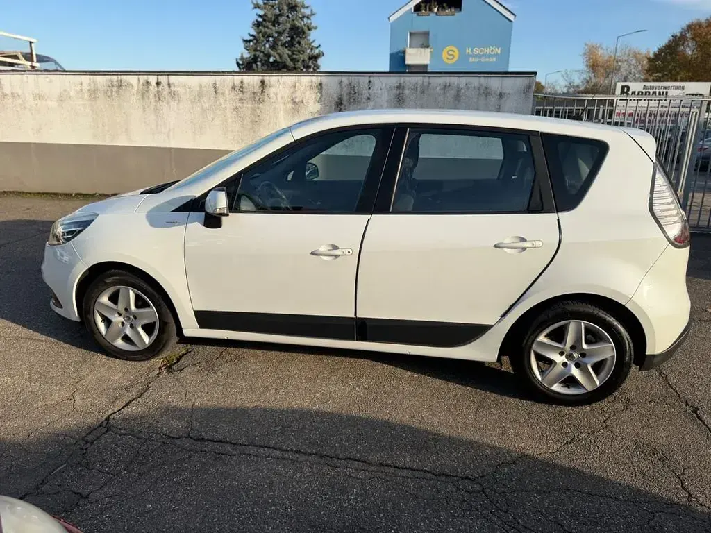 Gebraucht Renault Scénic III 110 PS (80 kW) 2013 Weiß Limousine