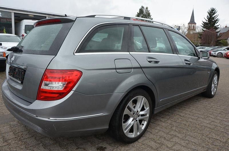 Gebraucht Mercedes C180 Elegance 156 PS (114 kW) 2012 Silber Kombi