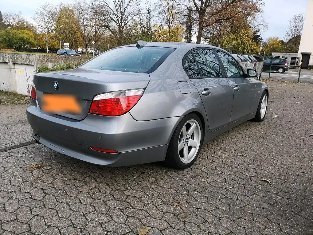 Gebraucht BMW 550 367 PS (269 kW) 2006 Grau Limousine