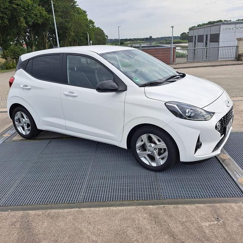 Weiß Gebraucht 2023 Hyundai i10 GO! Kleinwagen | 13.000 € (Fairer Preis) - Bild 1/4