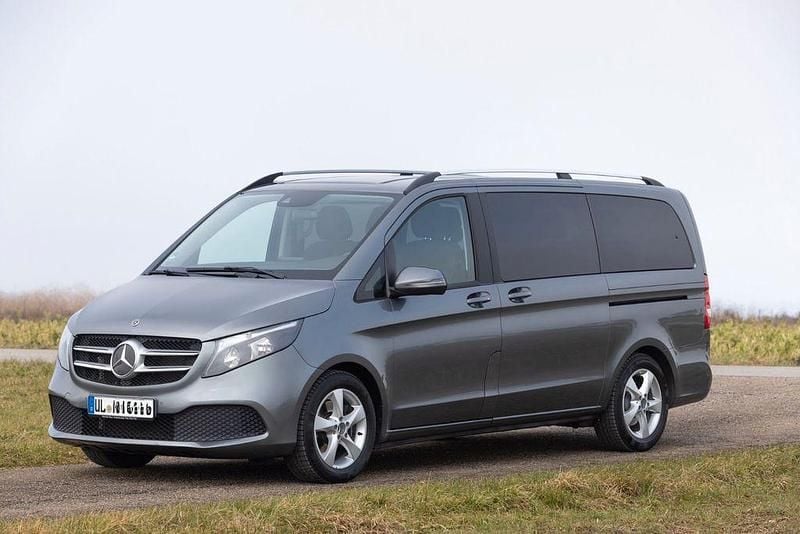 Grau Gebraucht 2019 Mercedes V220 Edition Van / Kleinbus | 40.500 € (Superpreis) - Bild 1/4