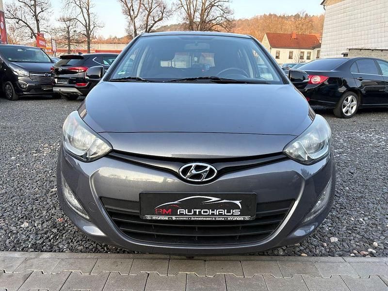 Gebraucht Hyundai i20 Classic 86 PS (63 kW) 2014 Grau Limousine