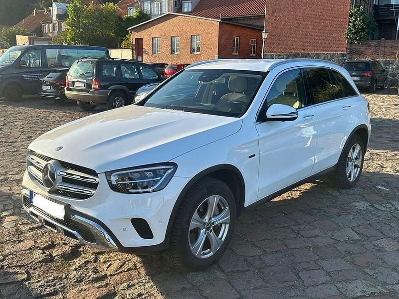 Weiß Gebraucht 2020 Mercedes GLC300e SUV | 29.000 € (Superpreis) - Bild 1/4