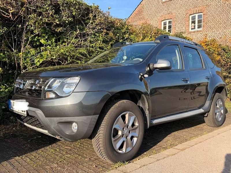 Grau Gebraucht 2015 Dacia Duster SUV | 7.499 € (Guter Preis) - Bild 1/4