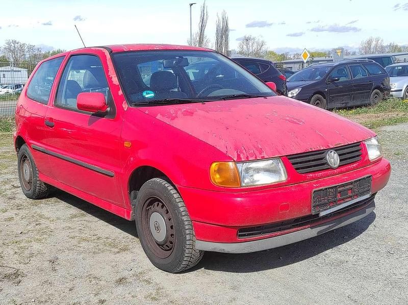 Second-hand VW Polo 60 CP (44 kW) 2000 Roșu Berlinǎ